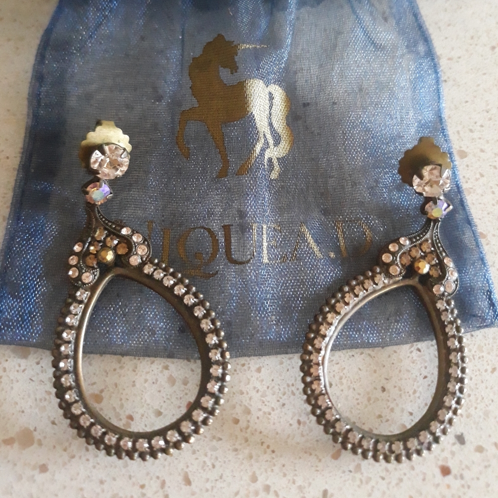 Earings - Picture 2 of 2